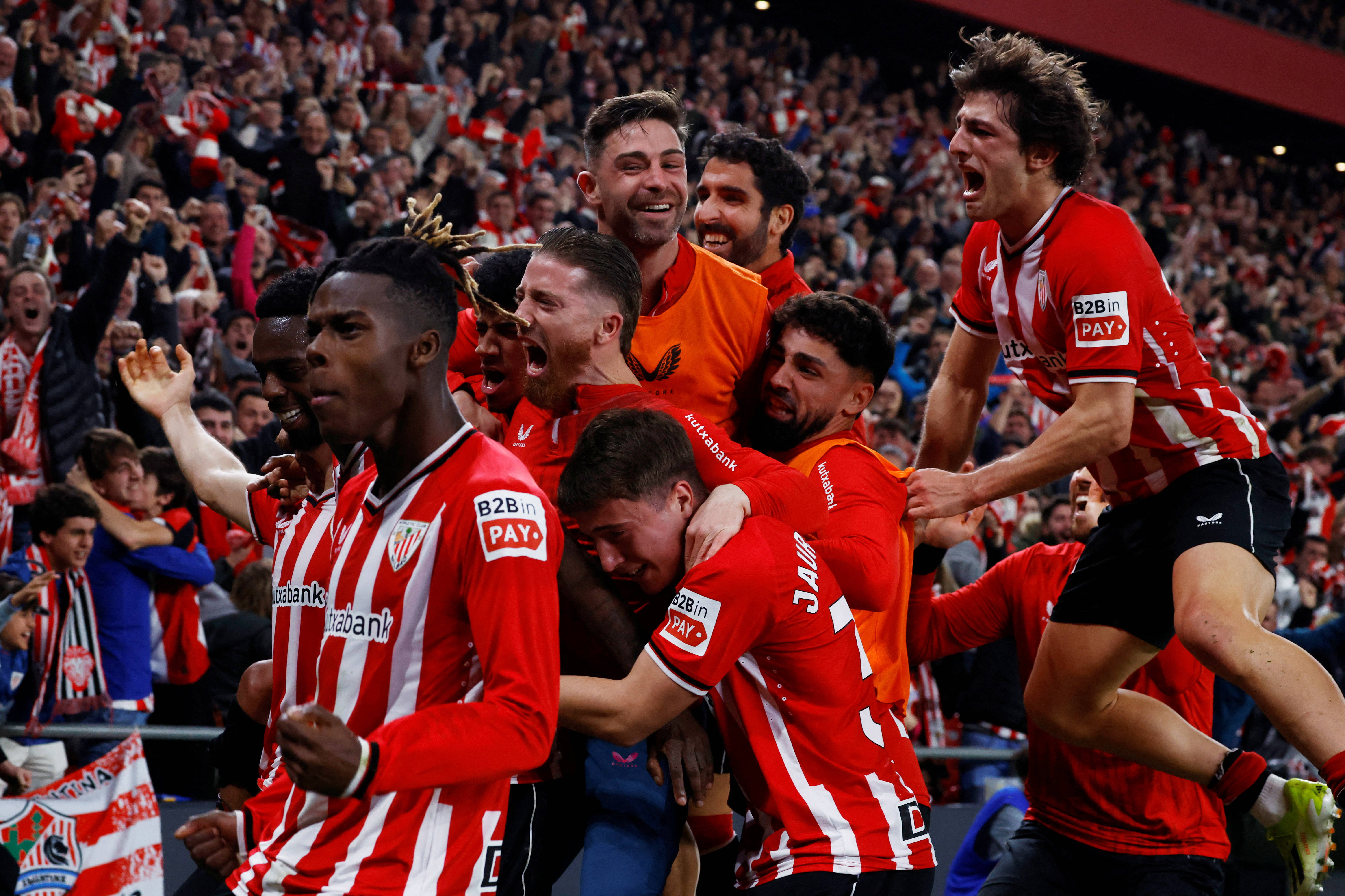 瑞士队与土耳其队对阵，互角激烈